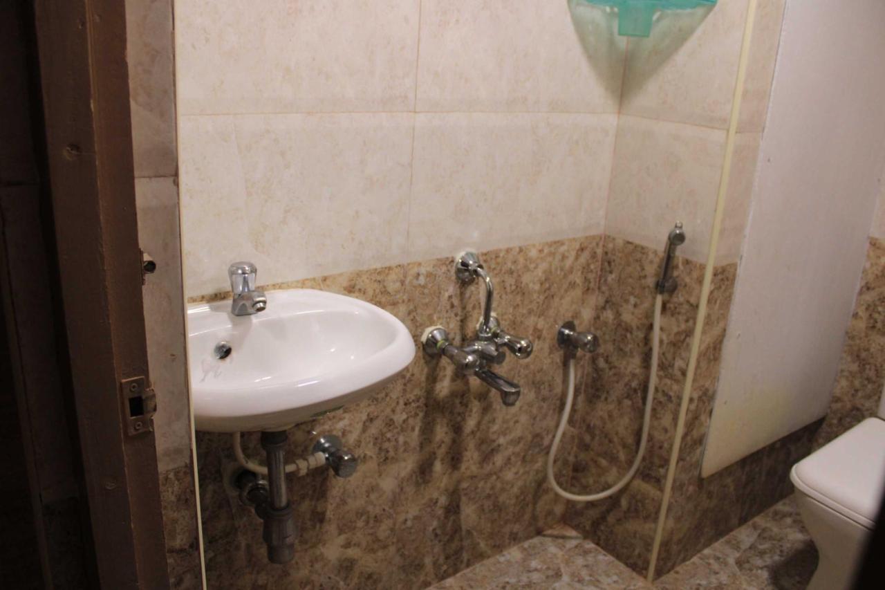 Hotel Adhi Residency - Cleanliness & Friendliness Room Vl Vardharaja Temple カーンチープラム エクステリア 写真
