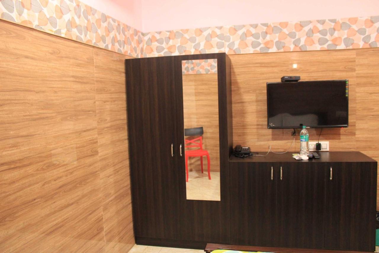Hotel Adhi Residency - Cleanliness & Friendliness Room Vl Vardharaja Temple カーンチープラム エクステリア 写真