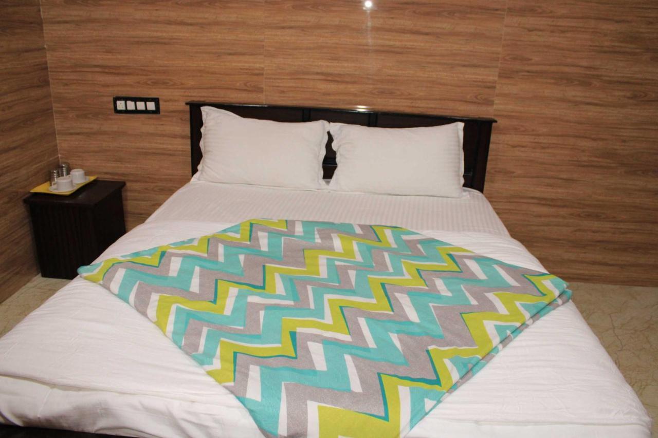 Hotel Adhi Residency - Cleanliness & Friendliness Room Vl Vardharaja Temple カーンチープラム エクステリア 写真