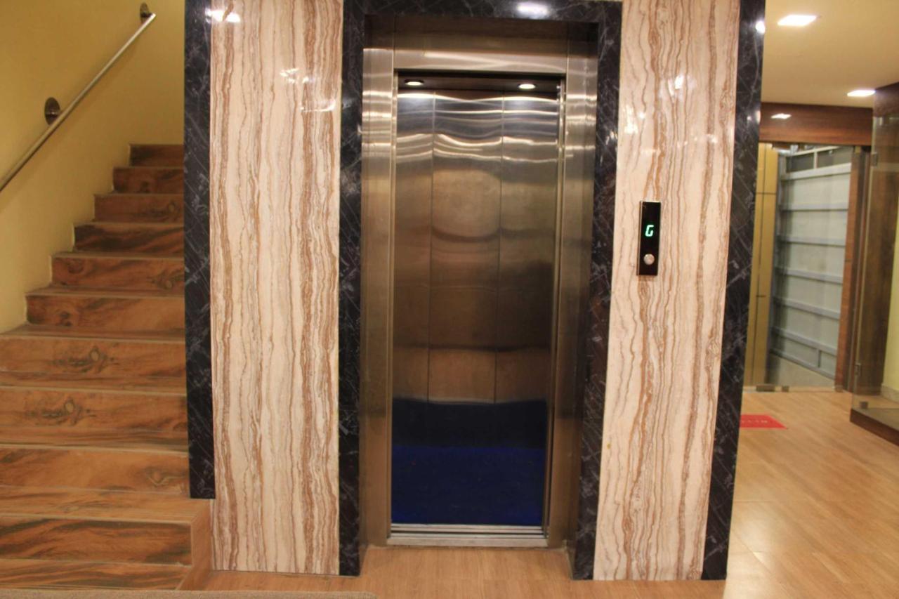 Hotel Adhi Residency - Cleanliness & Friendliness Room Vl Vardharaja Temple カーンチープラム エクステリア 写真
