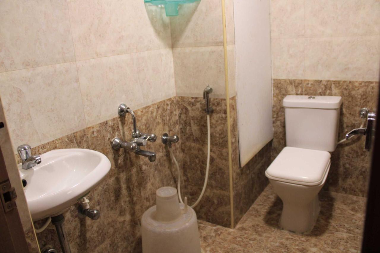 Hotel Adhi Residency - Cleanliness & Friendliness Room Vl Vardharaja Temple カーンチープラム エクステリア 写真