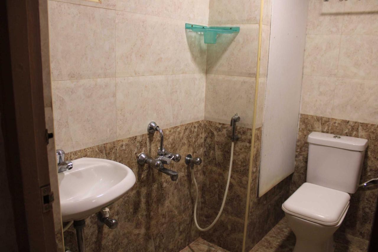 Hotel Adhi Residency - Cleanliness & Friendliness Room Vl Vardharaja Temple カーンチープラム エクステリア 写真