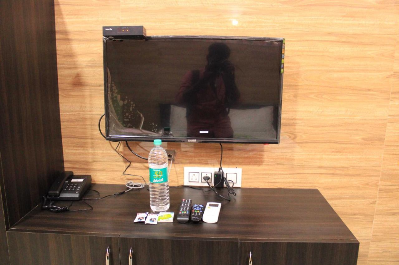 Hotel Adhi Residency - Cleanliness & Friendliness Room Vl Vardharaja Temple カーンチープラム エクステリア 写真
