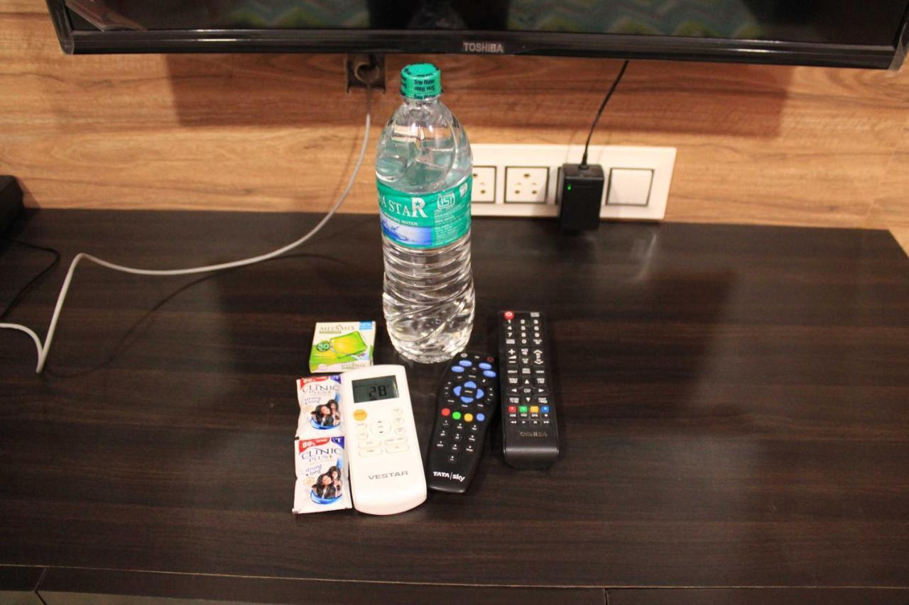 Hotel Adhi Residency - Cleanliness & Friendliness Room Vl Vardharaja Temple カーンチープラム エクステリア 写真