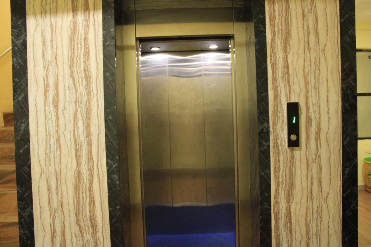 Hotel Adhi Residency - Cleanliness & Friendliness Room Vl Vardharaja Temple カーンチープラム エクステリア 写真